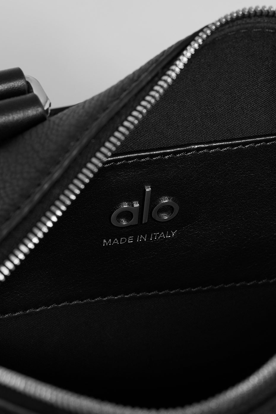 ALO Mini Voyage - Black Leather--5