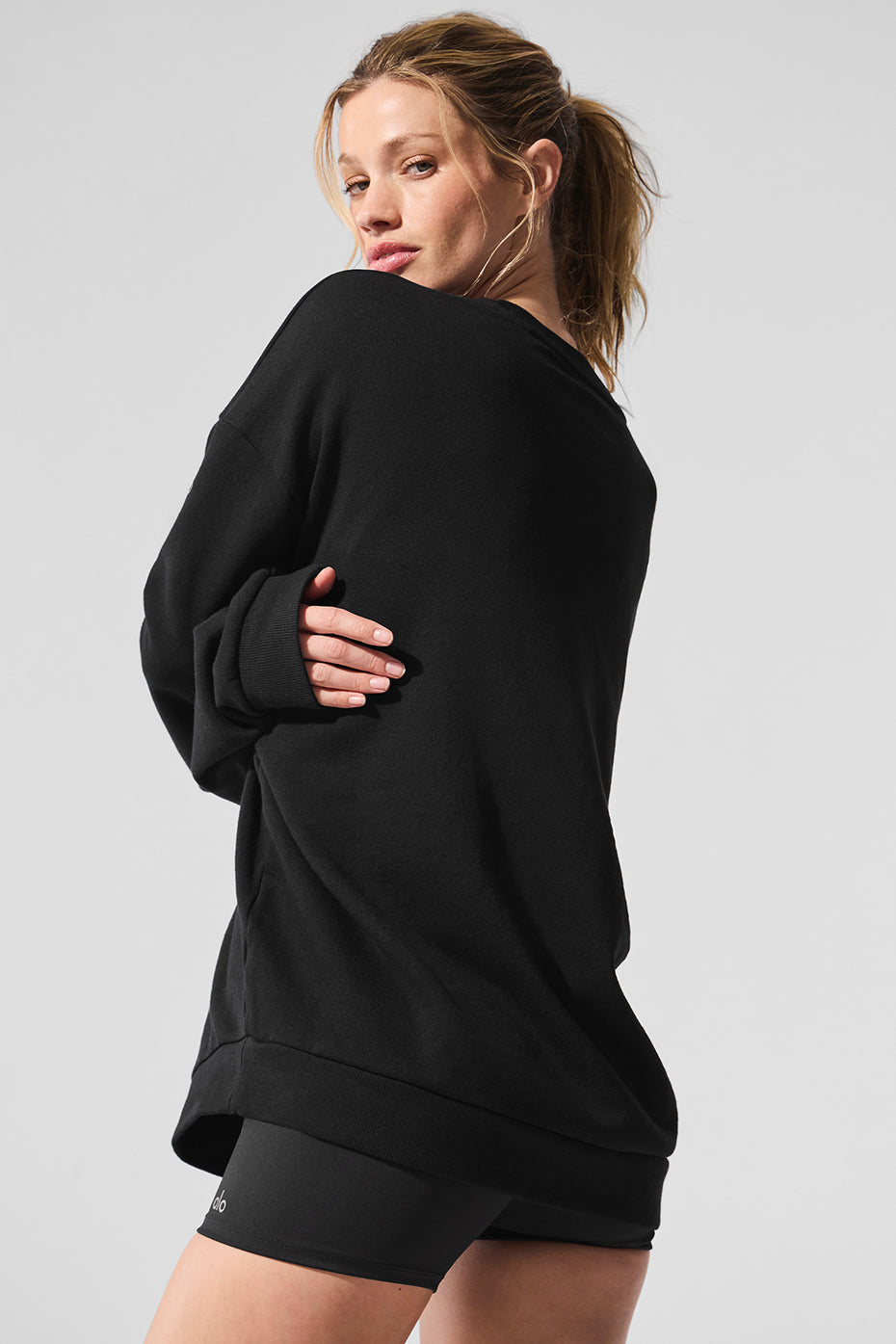 Chill Crew Neck Pullover - Black--1