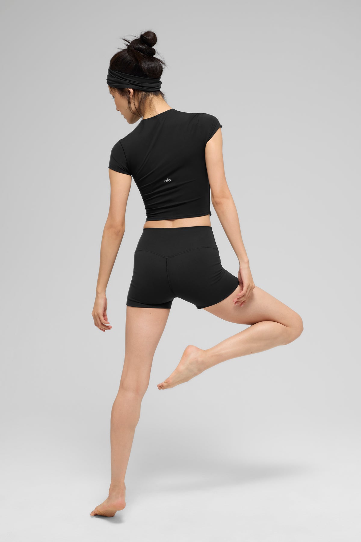 ALO Softsculpt Precision Short Sleeve Top - Black--3