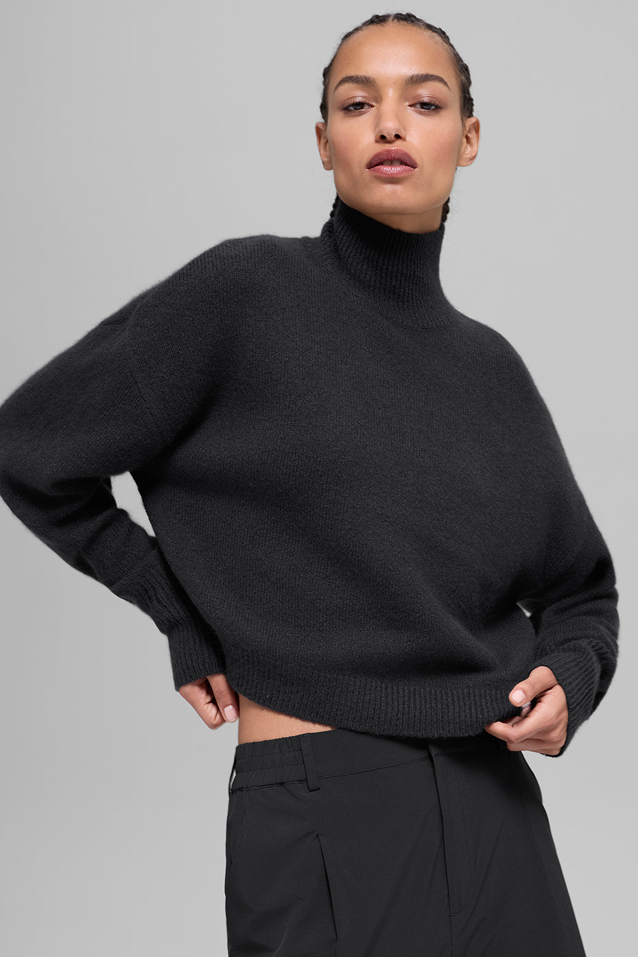 Wool Cashmere Cropped New Class Turtleneck Sweater - Black--0