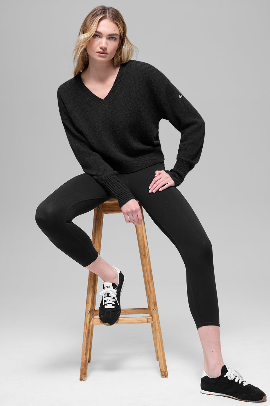 Wool Cashmere Cropped New Class V-Neck Sweater - Black--2