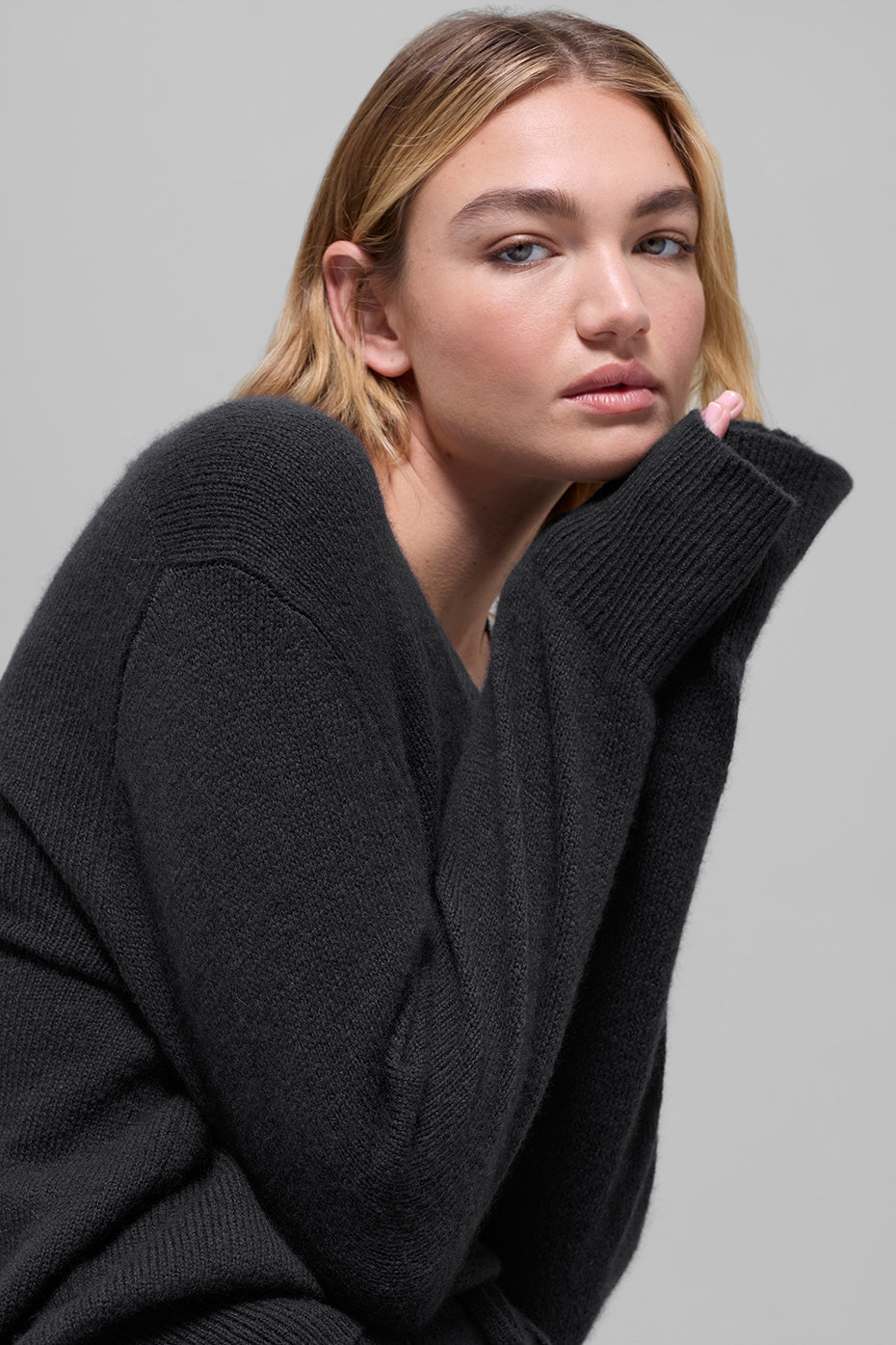 Wool Cashmere New Class Oversized V-Neck Sweater - Black--3