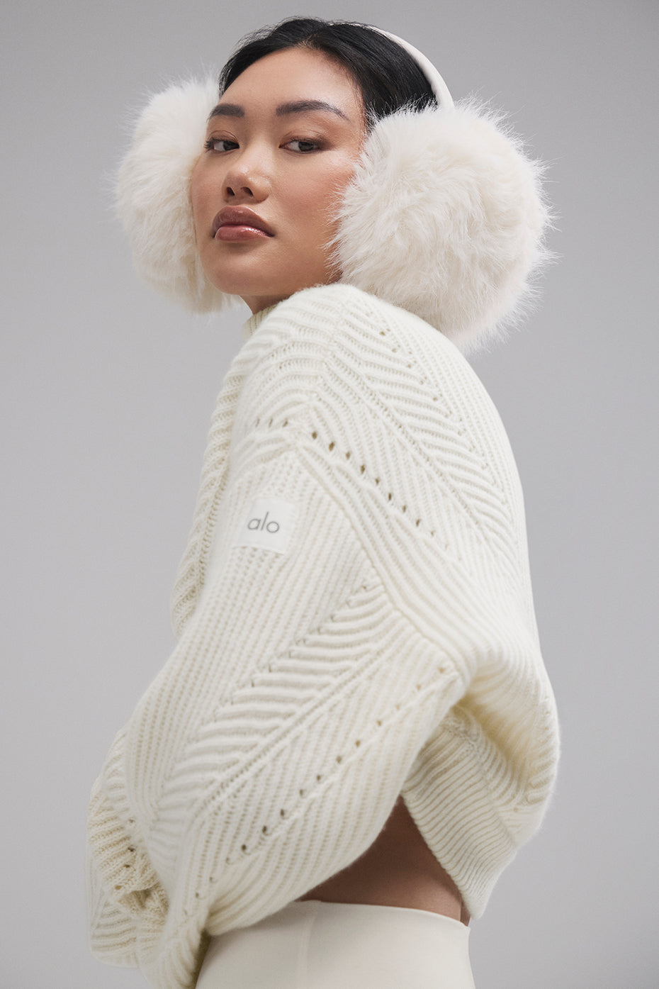 Winter Magic Cashmere Turtleneck - Ivory--2