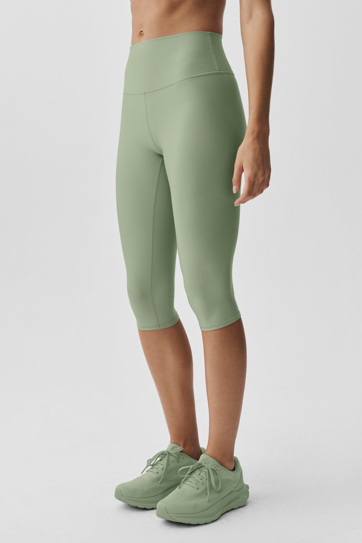 16" High-Waist Airlift Capri - Dune Grass--2