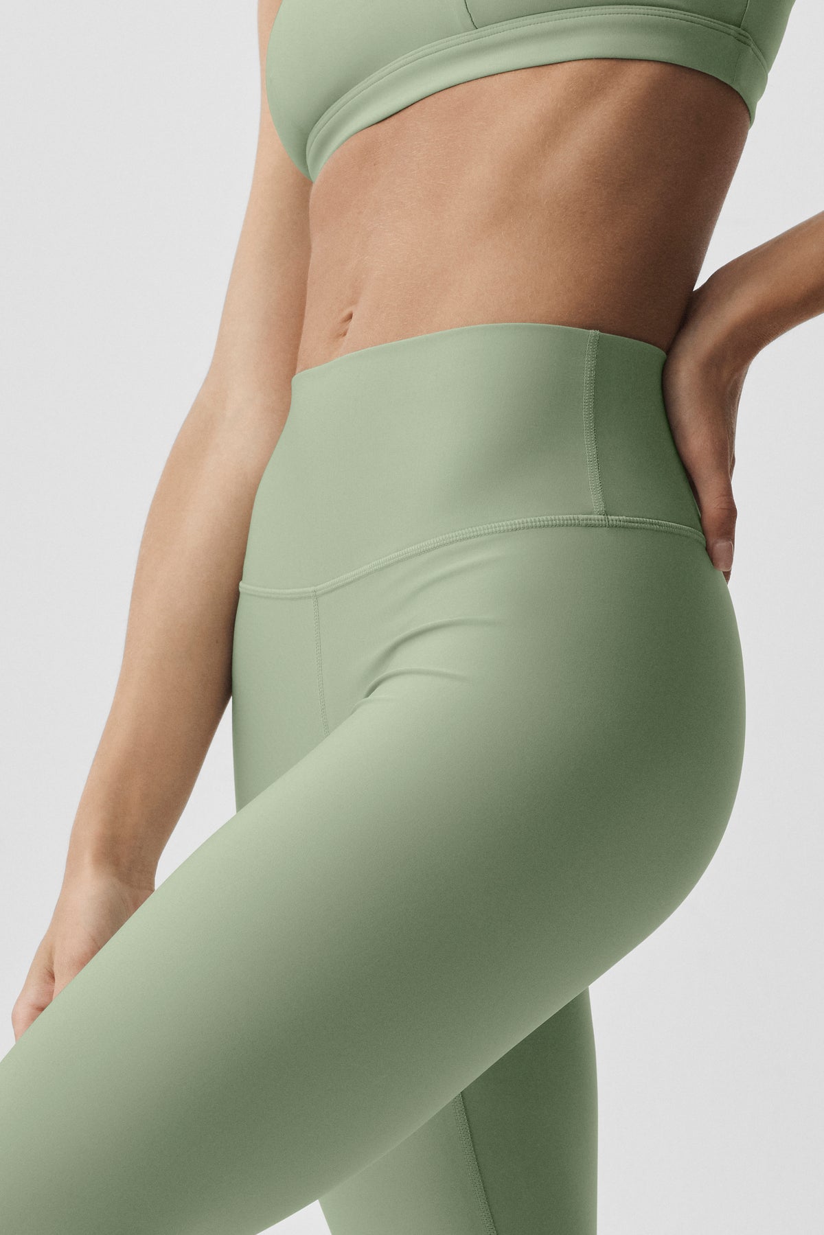 16" High-Waist Airlift Capri - Dune Grass--1
