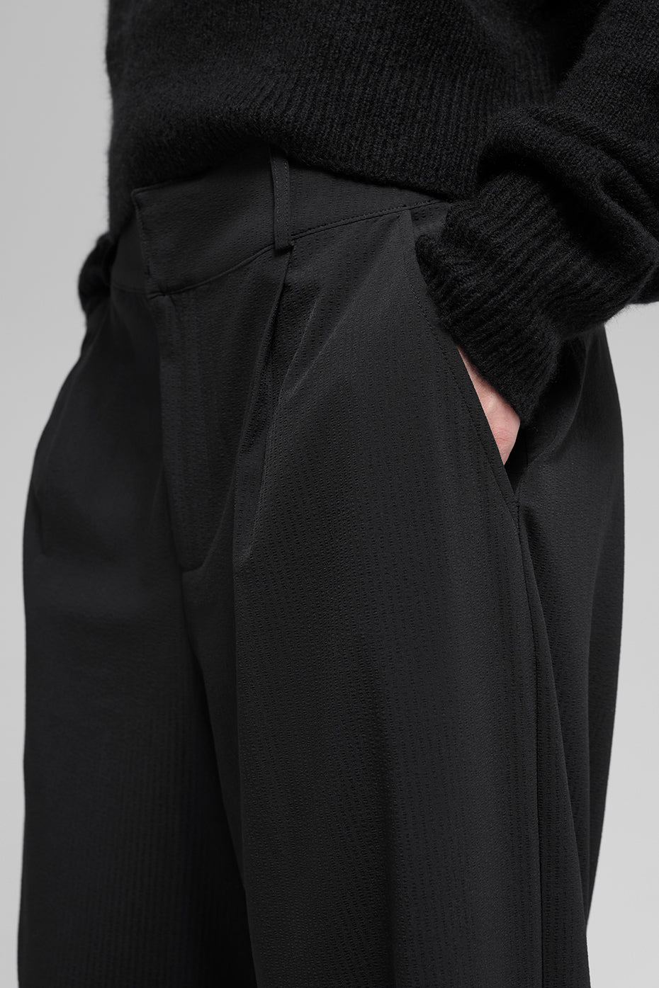 High-Waist Dreamscape Trouser (Short) - Black--3