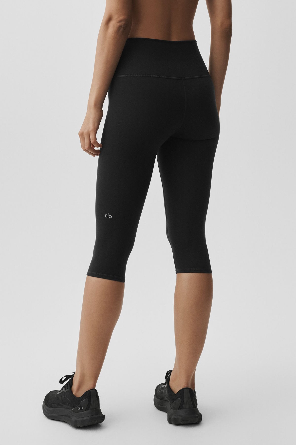 16" High-Waist Airbrush Capri - Black--3