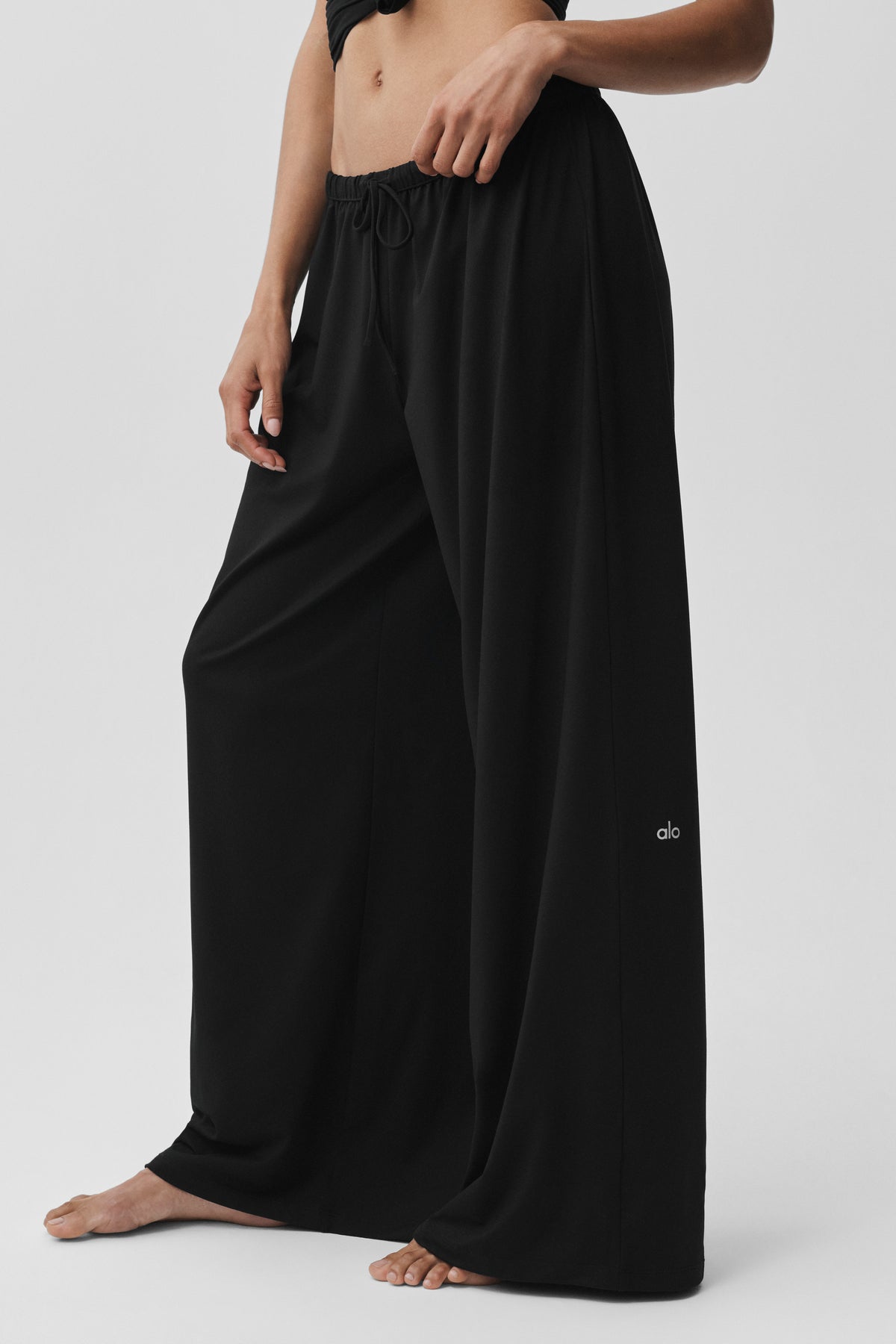 Alosoft Mid-Rise Finesse Wide Leg Sweatpant - Black--0