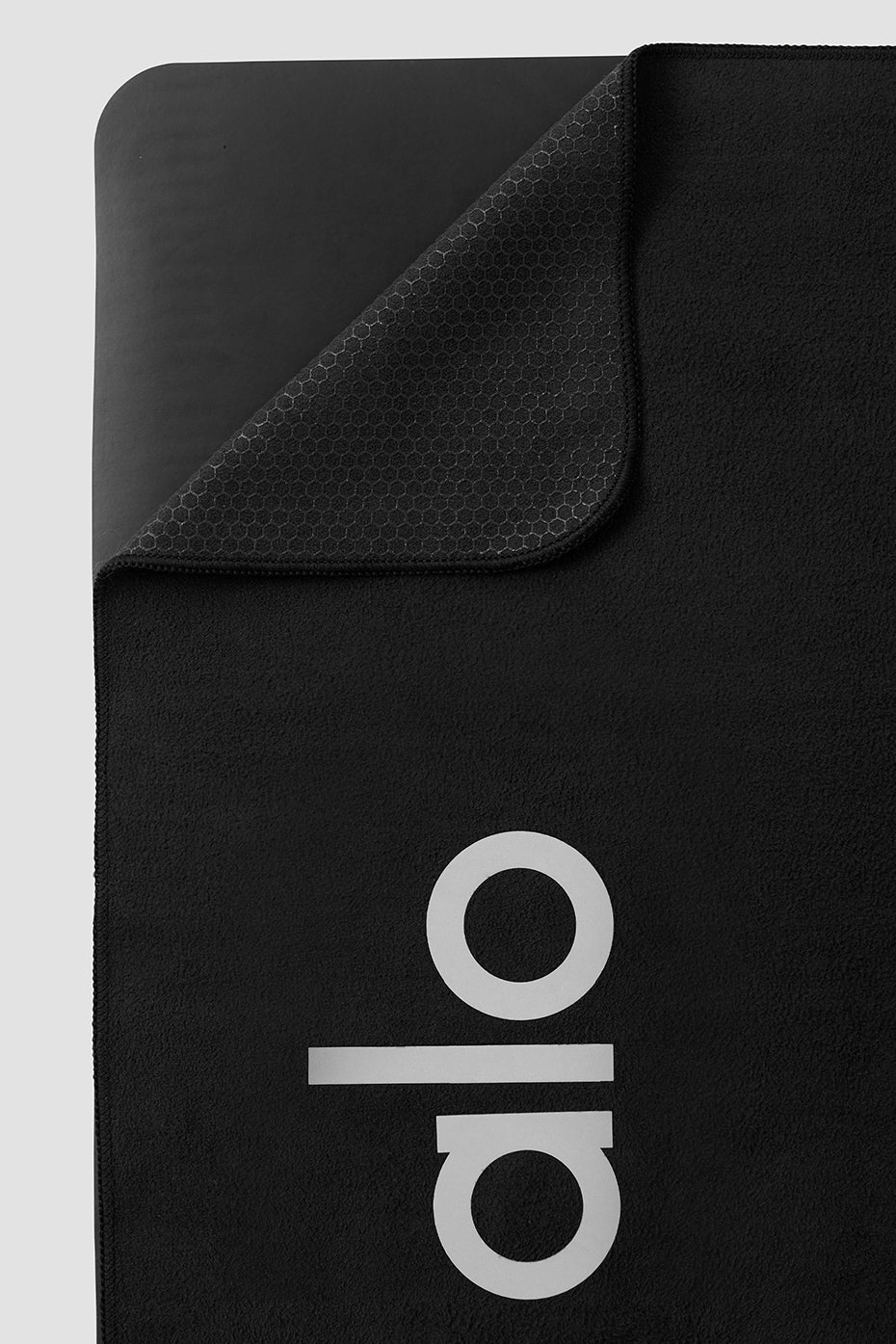 Grounded No-Slip Towel - Black--1